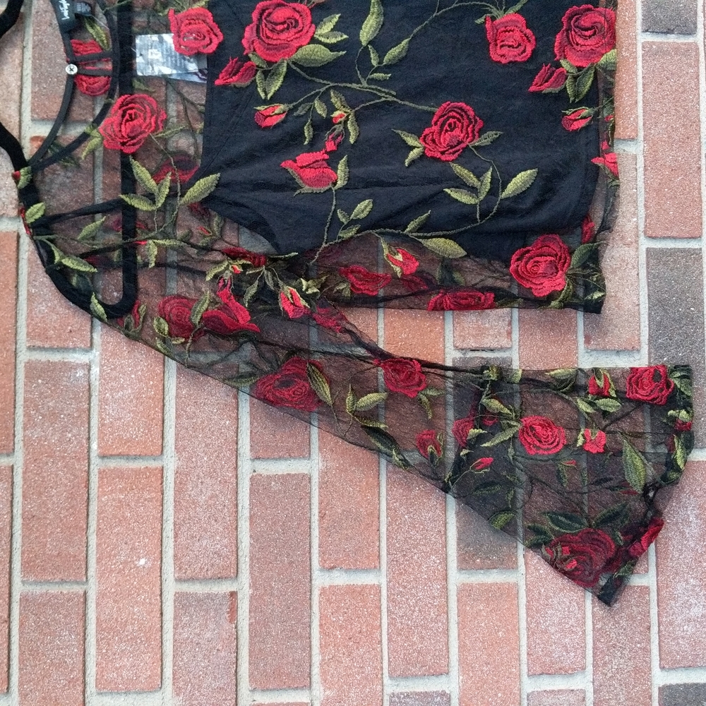 Lord and Taylor Top Size Medium - Picture 10 of 13